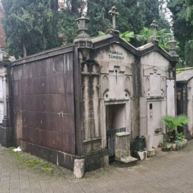 Erazmo Barčić, grobnica obitelji Zangerle