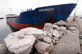 Nasukani brod Capadocia na riječkom lukobranu